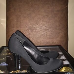 NWOT Black Pumps